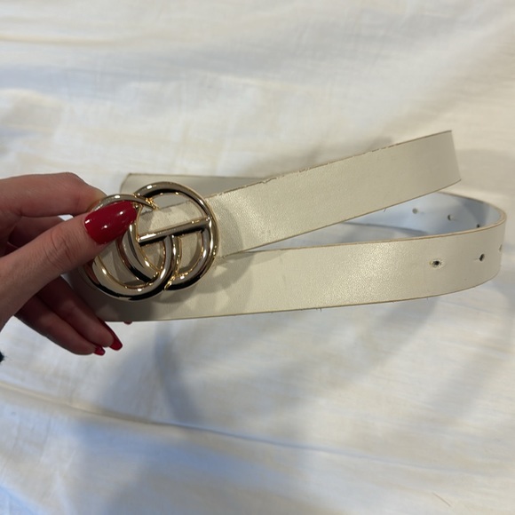 White belt gold detailing - Picture 1 of 3